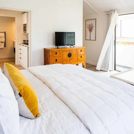 Spacious, Breezy Studio Apartment, Moments From Downtown And Beach Mount Maunganui Exterior photo