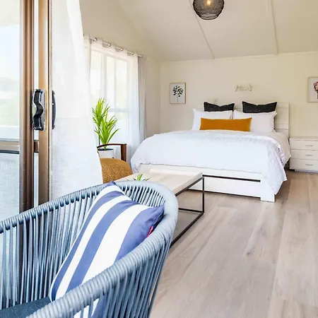 Spacious, Breezy Studio Apartment, Moments From Downtown And Beach Mount Maunganui Exterior photo