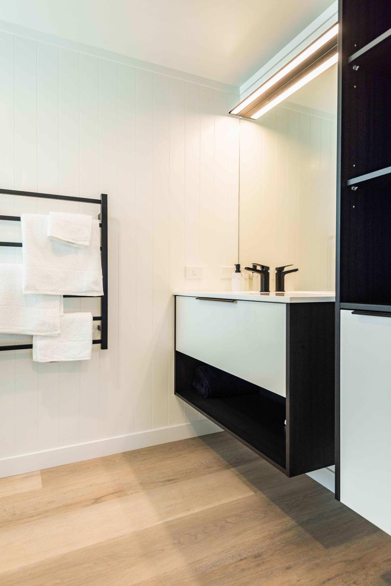 Spacious, Breezy Apartment, Moments From Downtown And * Mount Maunganui