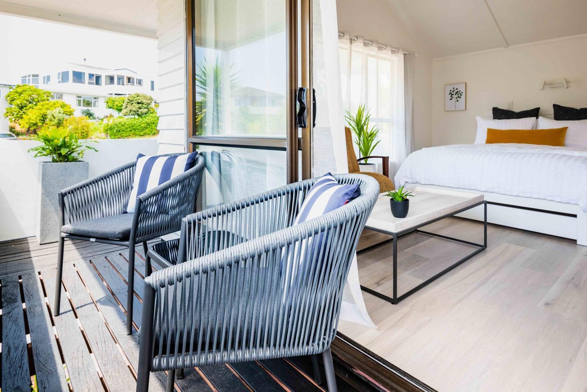 Apartment Spacious, Breezy Apartment, Moments From Downtown And